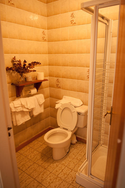 Fort House Bed & Breakfast Килбеган Екстериор снимка