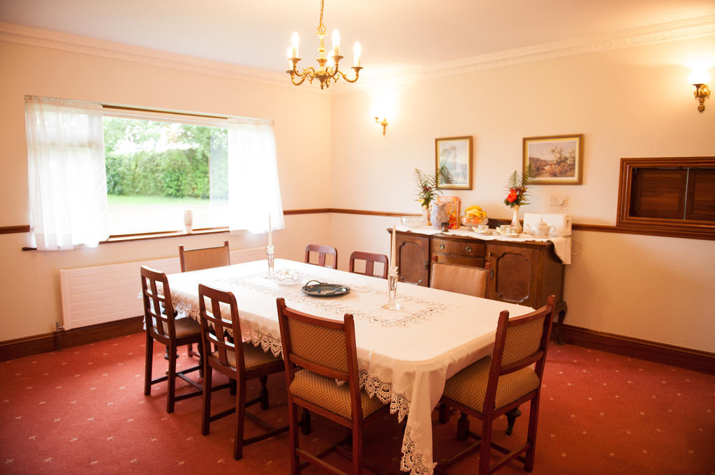 Fort House Bed & Breakfast Килбеган Екстериор снимка