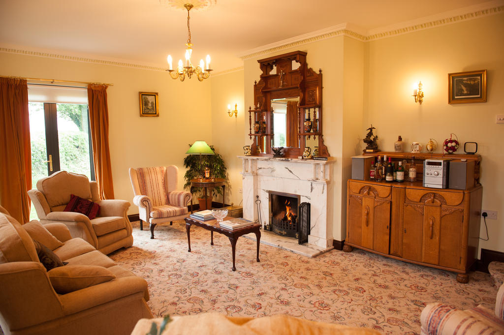 Fort House Bed & Breakfast Килбеган Екстериор снимка